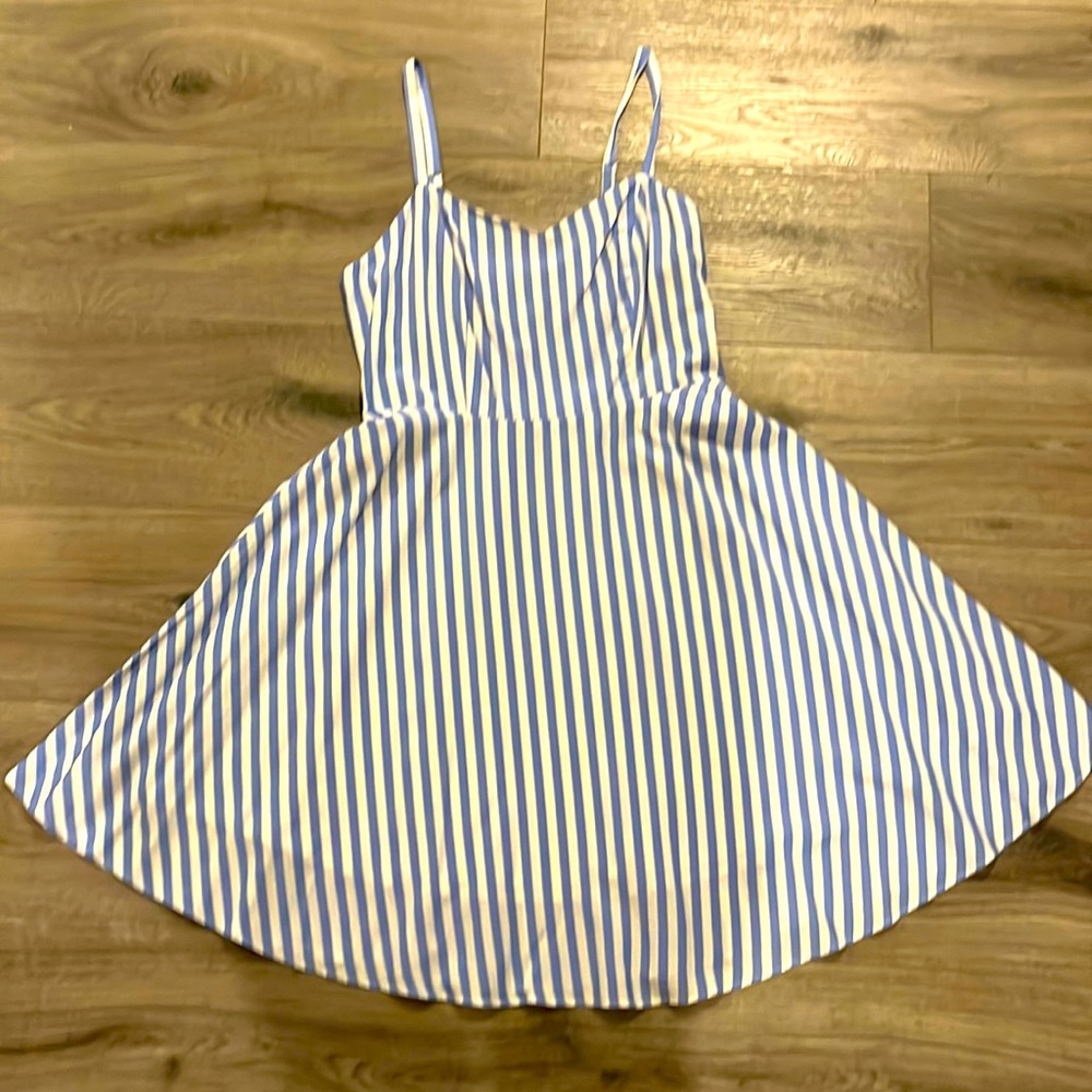 Summer dress with adjustable straps. Old navy medium. New with tags